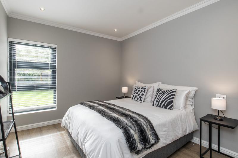 5 Bedroom Property for Sale in Constantia Western Cape